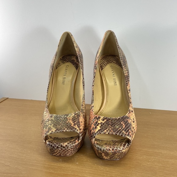Gianni Bini Size 8 Peep Toe Platform Heels Snake Skin Print - Picture 3 of 12